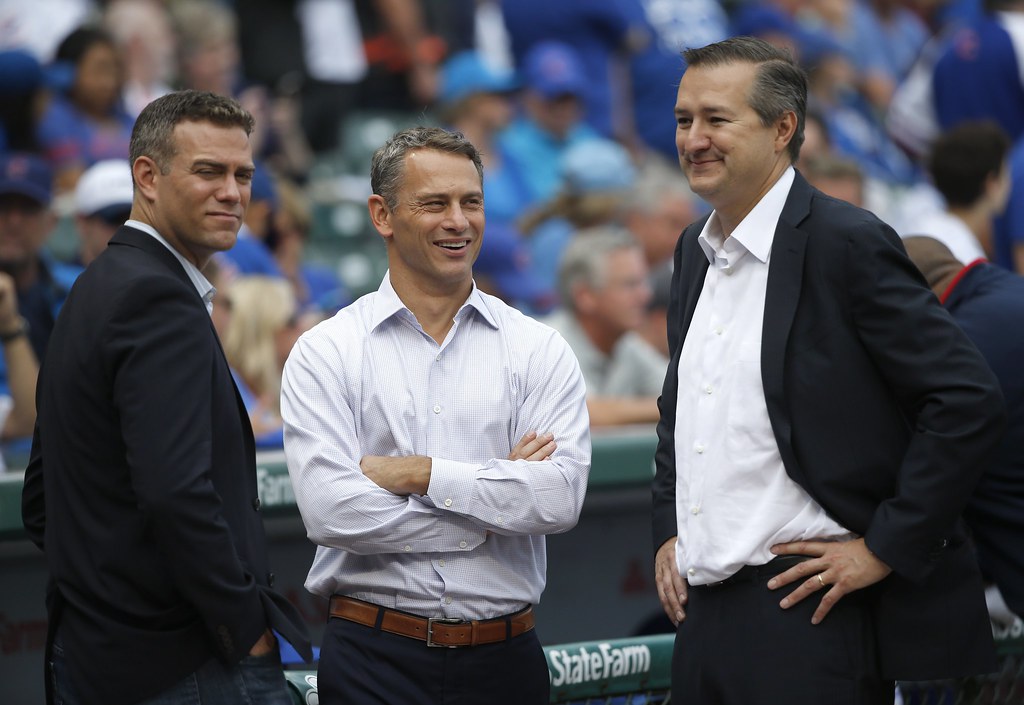 小熊總經理Jed Hoyer(中)與棒球事務部總裁Theo Epstein(左)、老闆Tom Ricketts。(達志影像資料照)