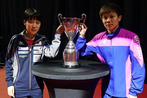 台灣桌球女將鄭怡靜(右)於女子世界盃桌球賽獲亞軍，締造台灣女將世界盃女單最佳參賽成績。(ITTF粉絲專頁提供)