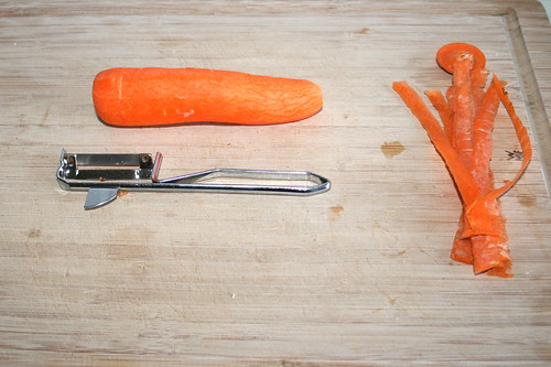 36 - Möhre schälen / Peel carrot