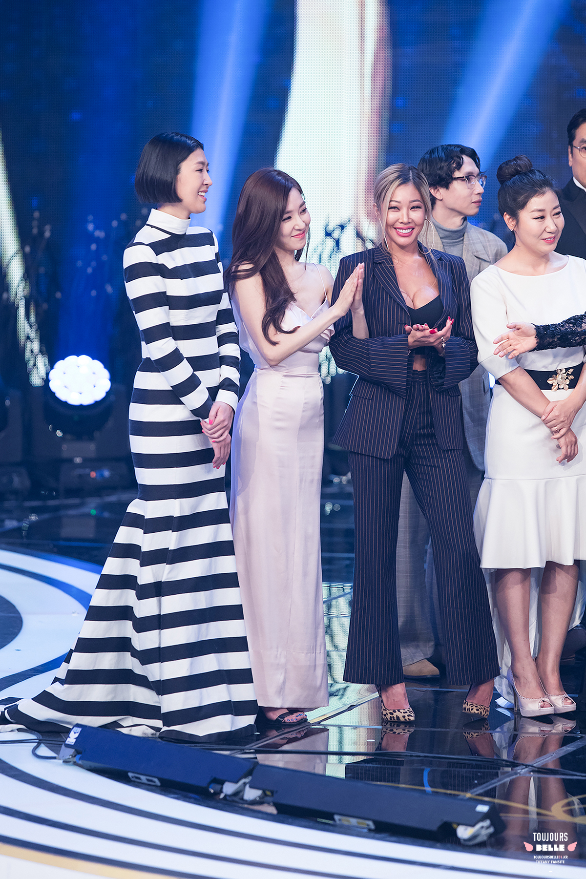[PIC][24-12-2016]Tiffany tham dự và biểu diễn tại “2016 KBS Entertainment Awards” vào hôm nay - Page 2 31053903313_9edc11424e_o