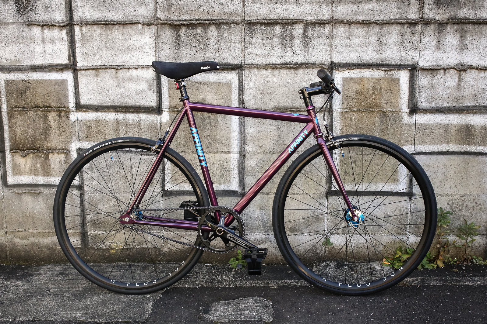 *AFFINITY CYCLES* lopro complete bike