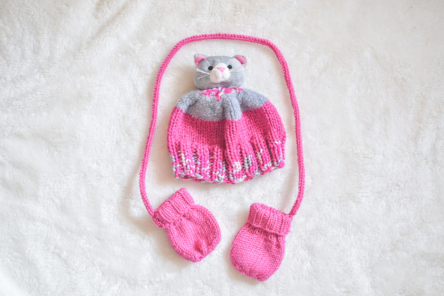 Kitty hat & mittens for Cleo