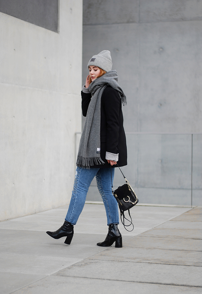 Acne-Studios-Beanie-Perlenjeans-5