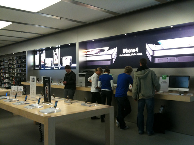 Apple Store Hamburg iPhone 4 Launch