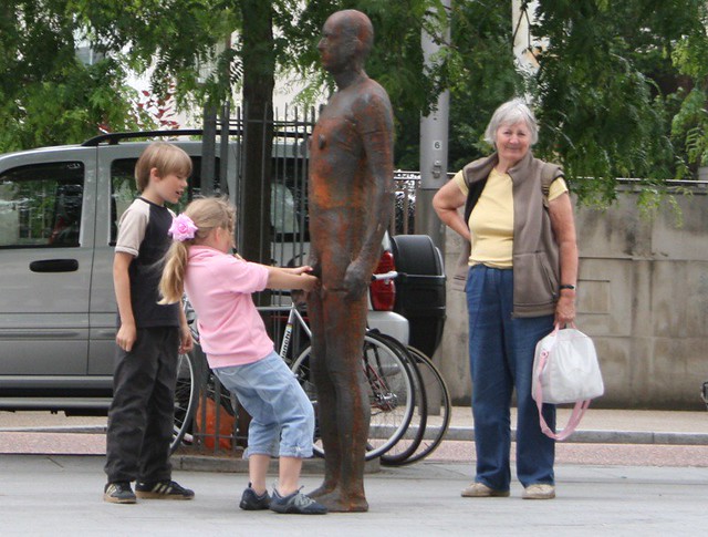 Tug Like A Girl  Kids Attracted To The Statues Private -8938