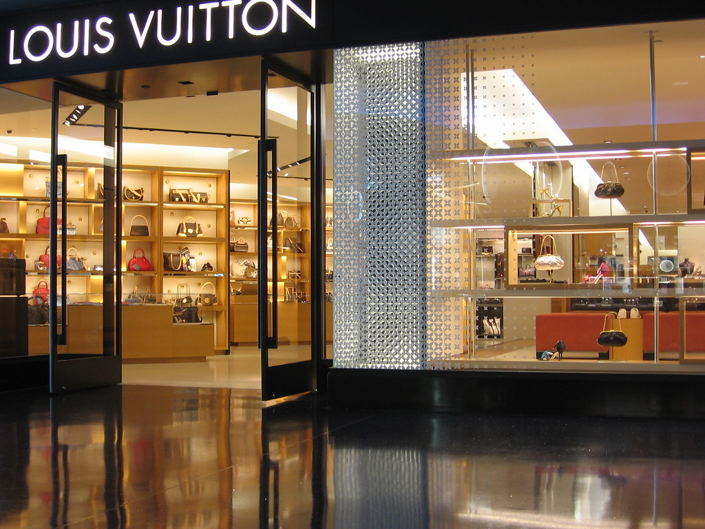 Louis Vuitton Chicago Store + Bloomingdale + Michigan Ave Stores