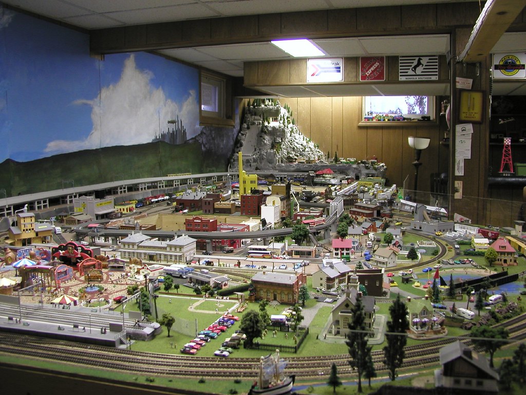 N-Scale Model Train Layout | The layout includes a mountain … | Flickr