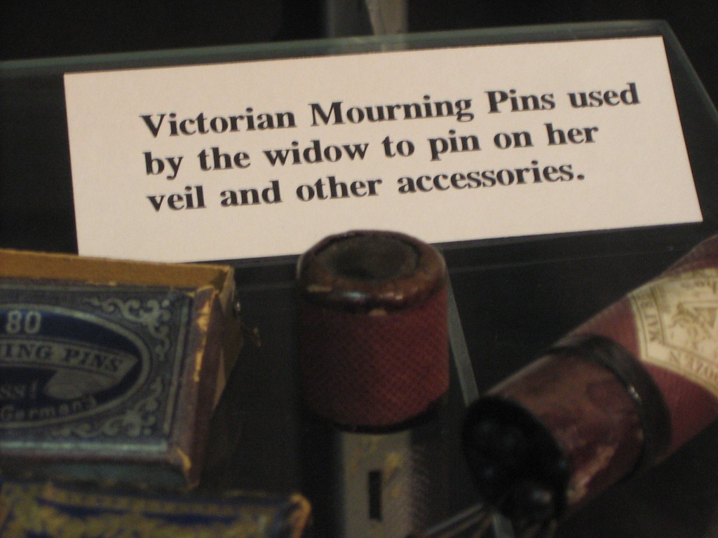 Mourning Pins, National Museum of Funeral History | 
