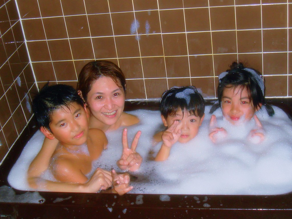 A Crowded Bath Tub J S Flickr