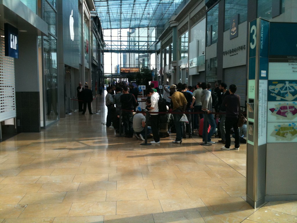 Apple Store, Birmingham Bullring - iPhone 4 Launch (Inside… | Flickr