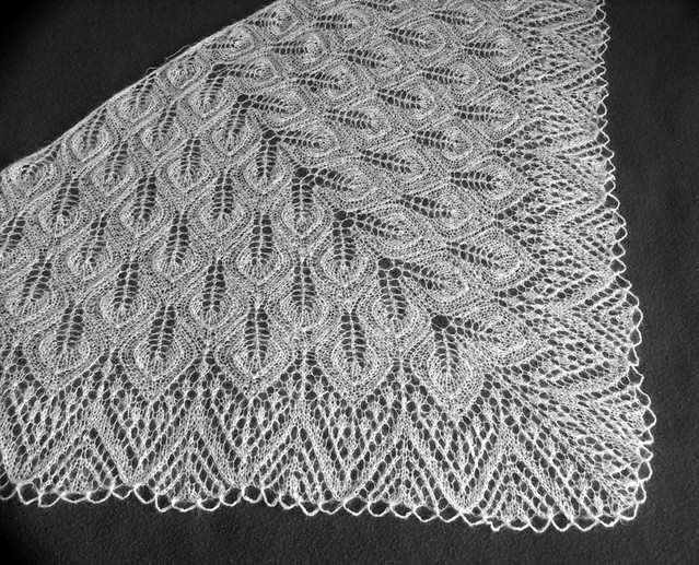 Estonian leaf shawl | This Estonian lace pattern makes ...