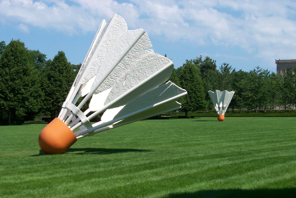 Shuttlecocks By Claes Oldenburg At The Nelson Atkins Mus Flickr   773285921 D5f74494b7 B 