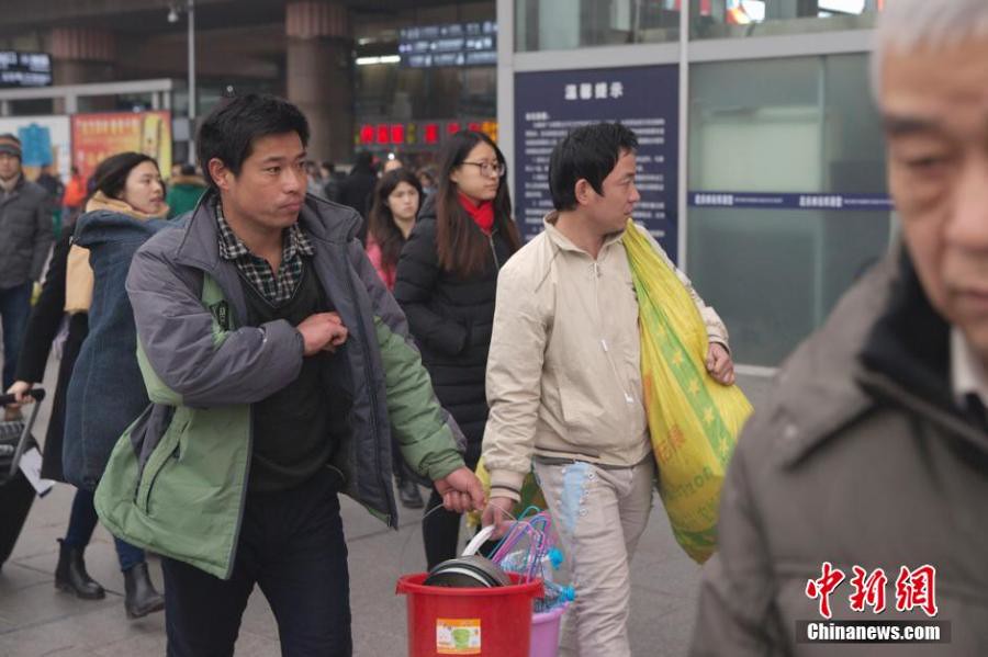 Spring Festival travel season approaching passengers averting home