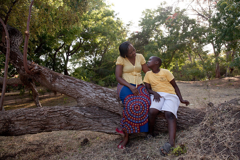 歐米多與她的兒子。她的兒子嬰兒時期曾遭鉛毒之苦。圖片來源：Goldman Environmental Prize