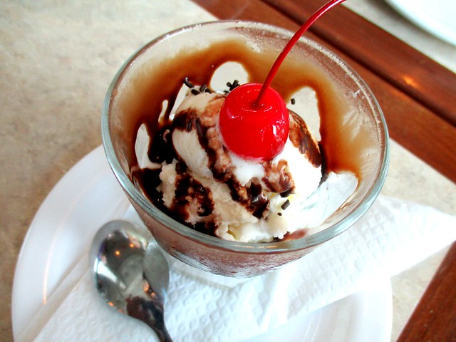 Valentine Cafe vanilla ice cream