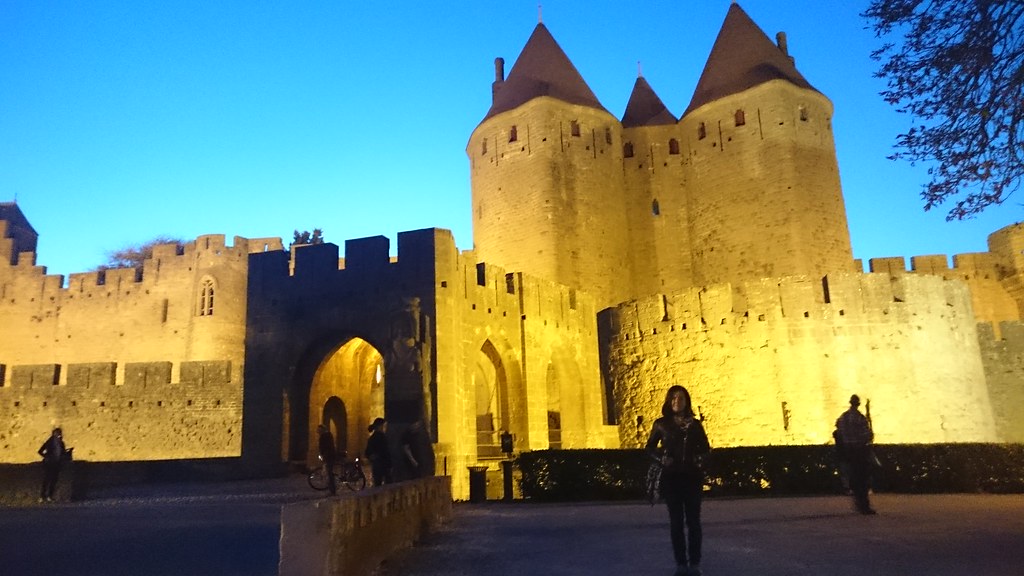 En una de las puertas de la ciudad medieval de Carcassonne
