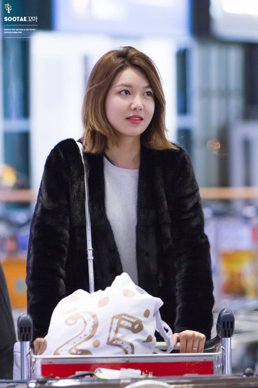 [PIC][12-03-2016]SooYoung trở về Hàn Quốc vào chiều nay 26021393316_3e77b065a6_o