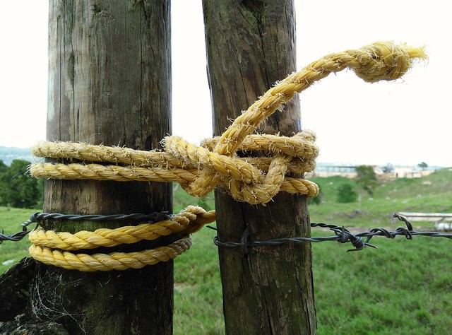 rope on gate