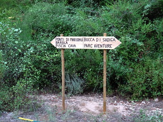 Croisement pistes Bocca di Sadica/Fugulina : panneau de directions piste Barola et Bocca di Sadica