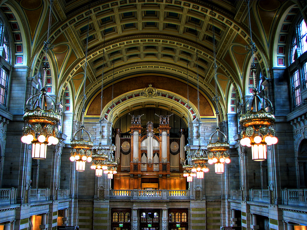 Main Hall at Kelvingrove Art Gallery & Museum, Glasgow, Scotland. Image credit innoxiuss.
