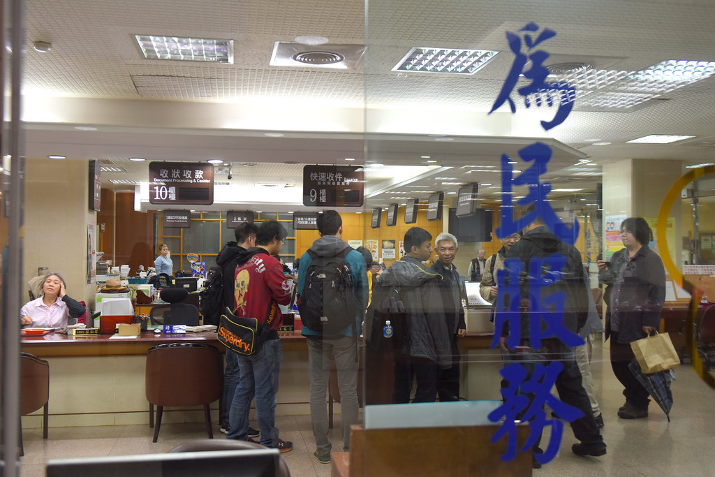 義務律師團協助受傷民眾向台北地方法院提起國家賠償訴訟。（攝影：宋小海）