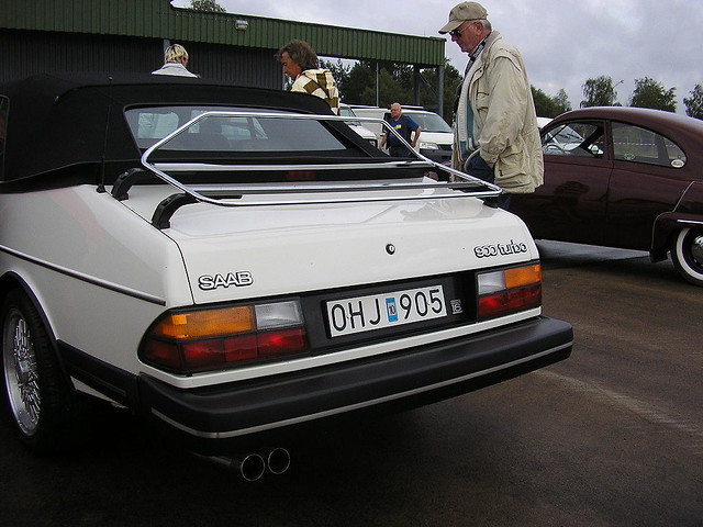Saab 900 convertible prototype with luggage rack, later available as an accessory.
