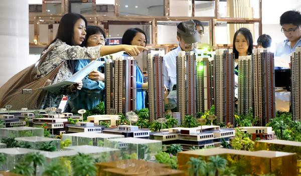White-collar workers returning home for Spring Festival busy buying, third-tier cities that the developers for the holidays do not have a holiday