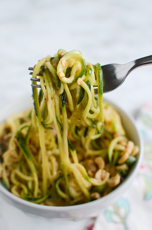 Dan Dan Zucchini Noodles - a healthy twist on the Sichuan classic noodle dish! Zucchini noodles, pork, and a delicious spicy sauce! 