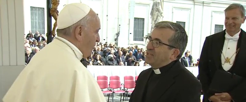 El Papa saluda a Luis Argüello