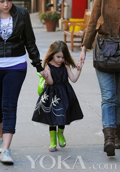 Suri Cruise boom boys mash up streets to steal
