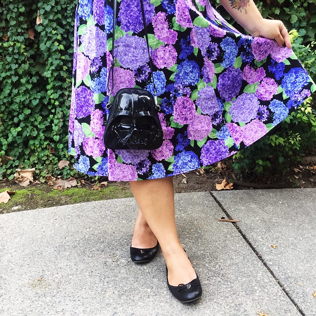 le-fancy-geek-heart-of-haute-vintage-style-dress-loungefly-darth-vader-purse-fashion-blogger