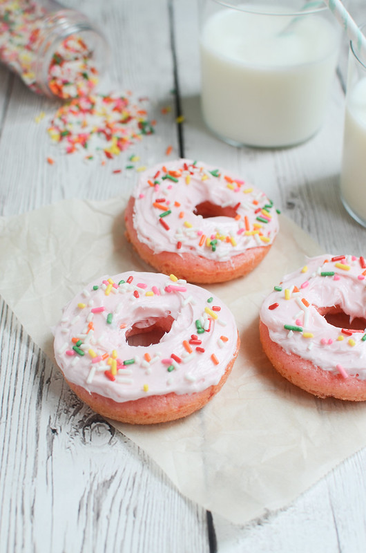 Strawberry Cake Mix Doughnuts - homemade doughnuts in minutes! You won't be able to resist these fluffy doughnuts!