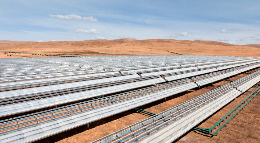 Apple在中國大陸四川省阿壩藏族羌族自治州紅原縣投資建立了一處太陽能發電廠，展現投入再生能源領域的決心，但這種綠能發展的商業模式，可能會加遽能源供應的壟斷。（圖片來源：Apple）