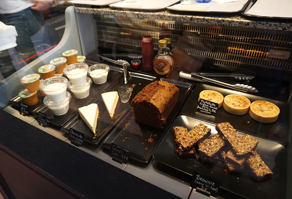 Gluten free cakes from Bears and Raccoons - gluten free restaurant in Paris, France