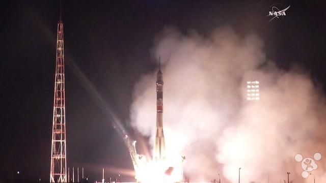 Russia launches manned spacecraft, the international space station successfully exchange transfusion