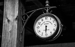 clock_by_Bernhard_Hanakam.jpg