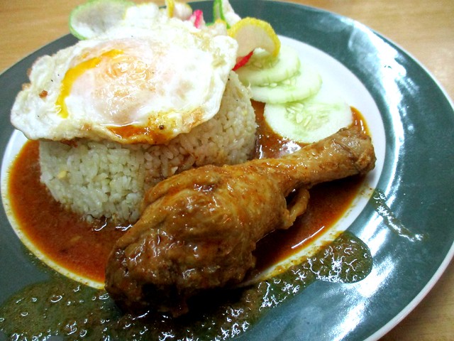 Fried rice with chicken curry