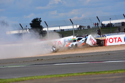 Brendon Hartley - Michael Wainwright crash, WEC Silverstone 2016