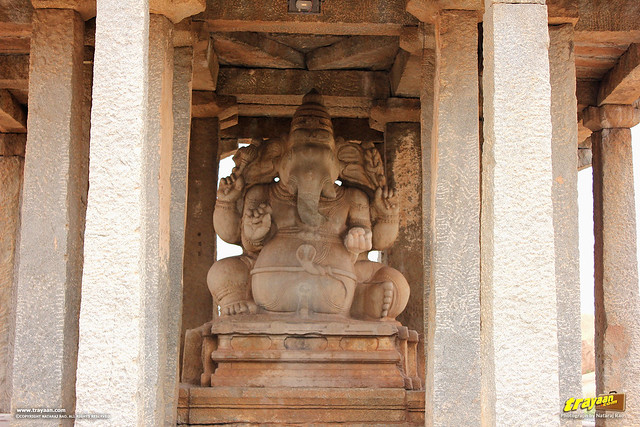 Sasivekalu Ganesha monolith on Hemakuta Hill in Hampi in Hampi, Karnataka, India