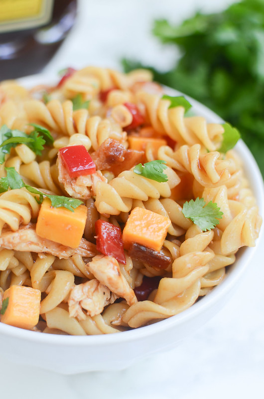 BBQ Chicken Pasta Salad - perfect for potlucks and barbecues! Pasta, chicken, cheddar cheese, bell peppers, corn, and bacon all tossed with barbecue sauce! So easy and so delicious!