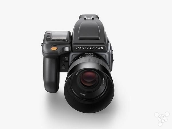 Push the Hasselblad medium format digital camera H6D megapixel up to 100 million