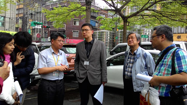 （左起）王惠君委員、士林國小修金莒校長、台北市文化局副局長田瑋、李乾朗委員。攝影：林倩如。