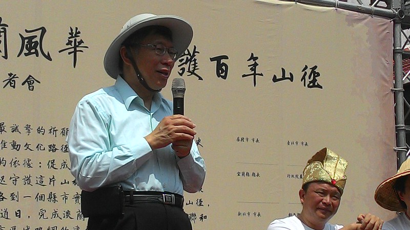 台北市市長柯文哲扮演19世紀末來台宣教的馬偕牧師兼醫生，頭戴同款式帽子。攝影：林倩如。