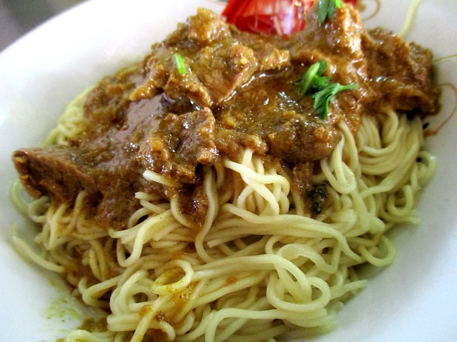 Colourful beef curry kampua
