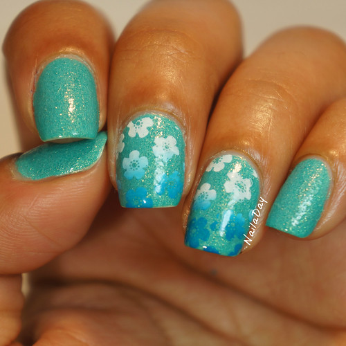 Nail a Day: Blue Gradient flowers over Sinful Colors Treasure Chest