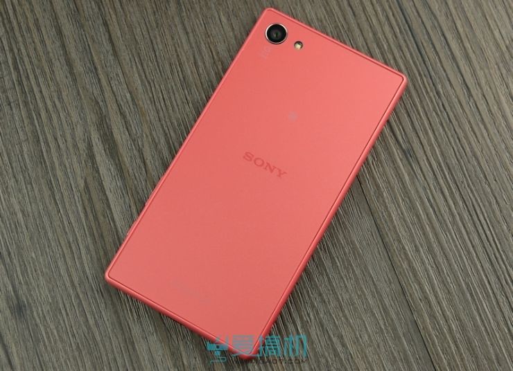 Virtues Xperia Sony Z5 Compact to start playing