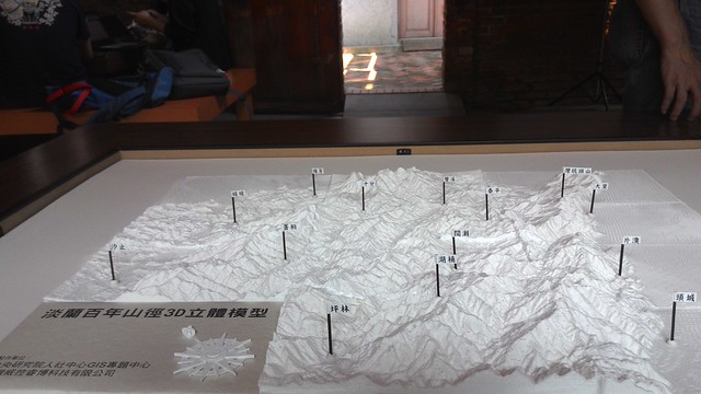 中研院GIS專題中心所製作的淡蘭百年山徑3D立體模型。攝影：林倩如。