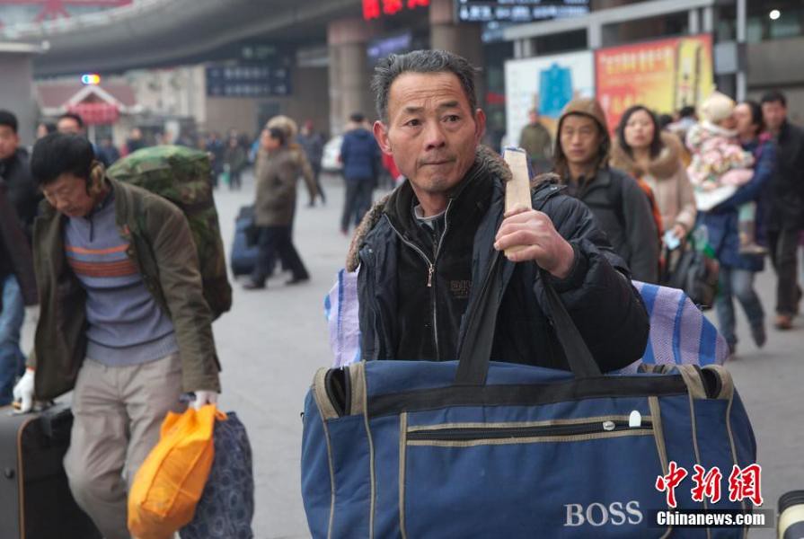 Spring Festival travel season approaching passengers averting home