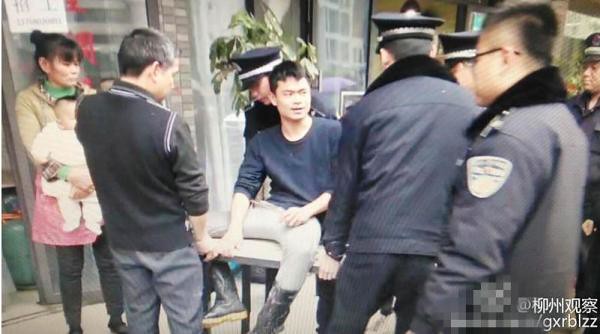 Liuzhou man hamper law enforcement suddenly 