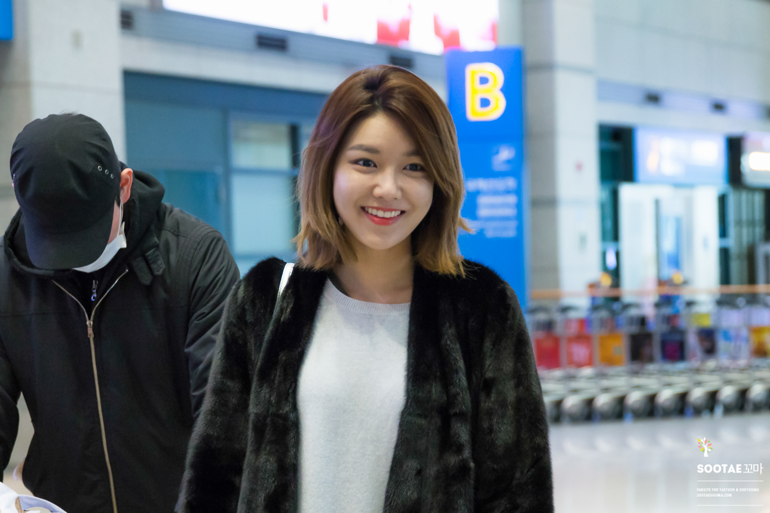 [PIC][12-03-2016]SooYoung trở về Hàn Quốc vào chiều nay 26047294855_dc703344f8_o